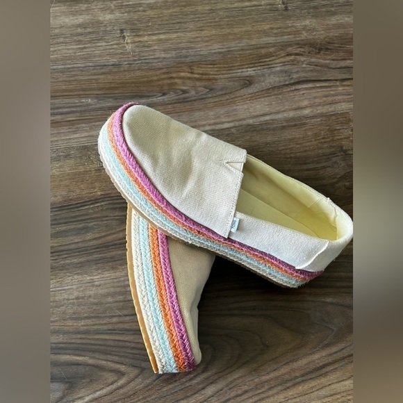 Toms Valencia Platform Espadrille - Dusty Peach
Metallic Linen - Size 10w - Picture 2 of 6